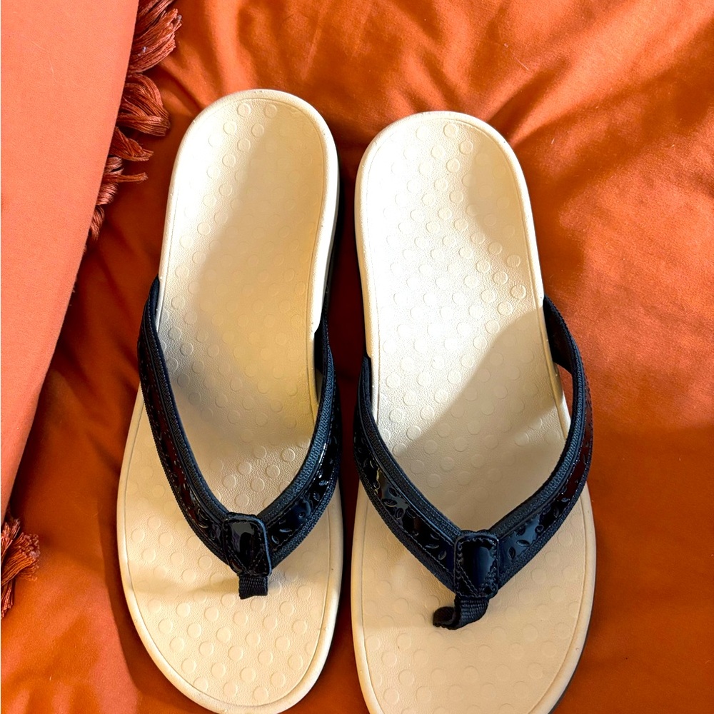 NEW Vionic Black Casandra Toe Post Sandals Size 11 US $75